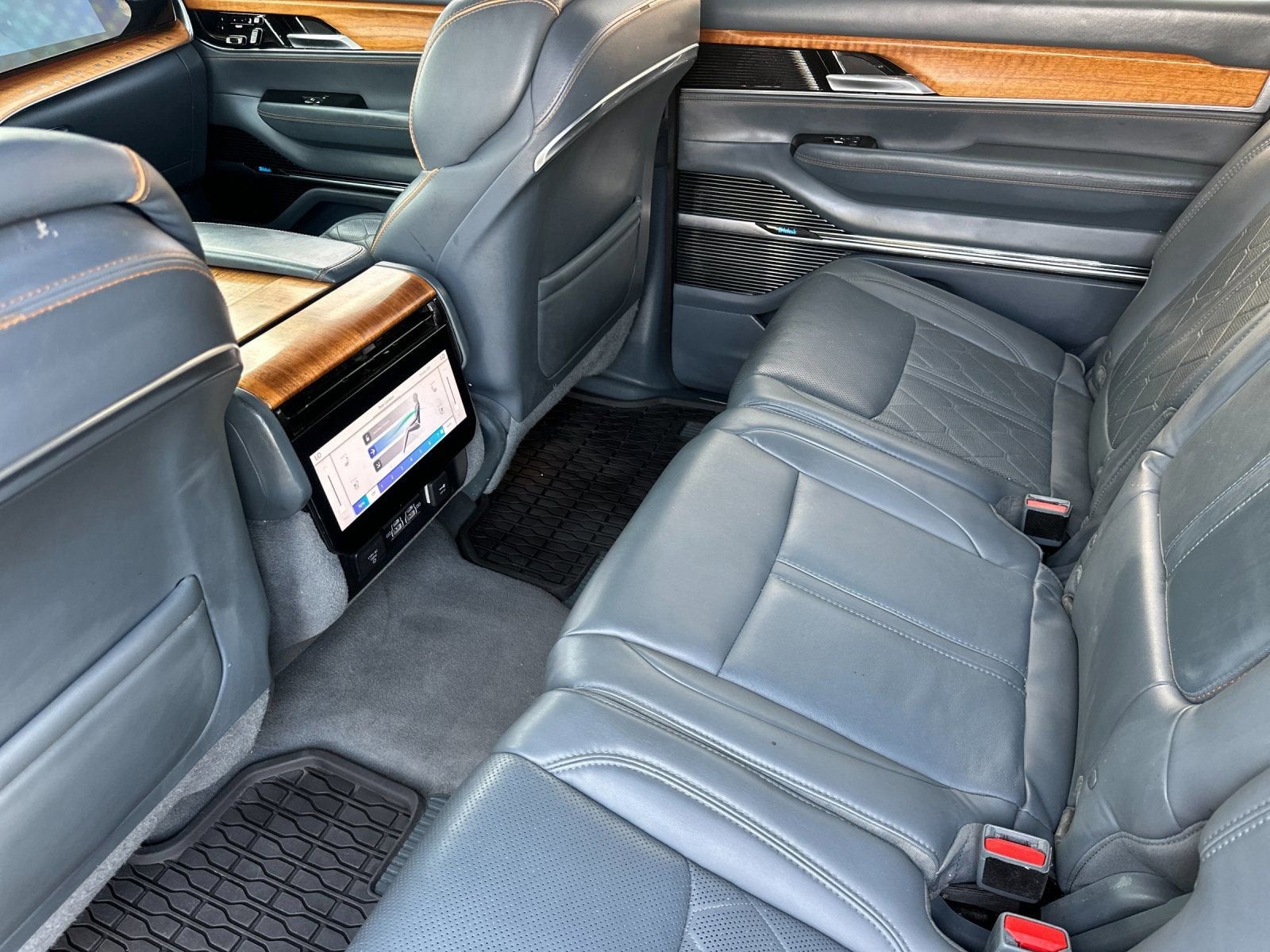 2022 Jeep Grand Wagoneer Series III - Photo 13