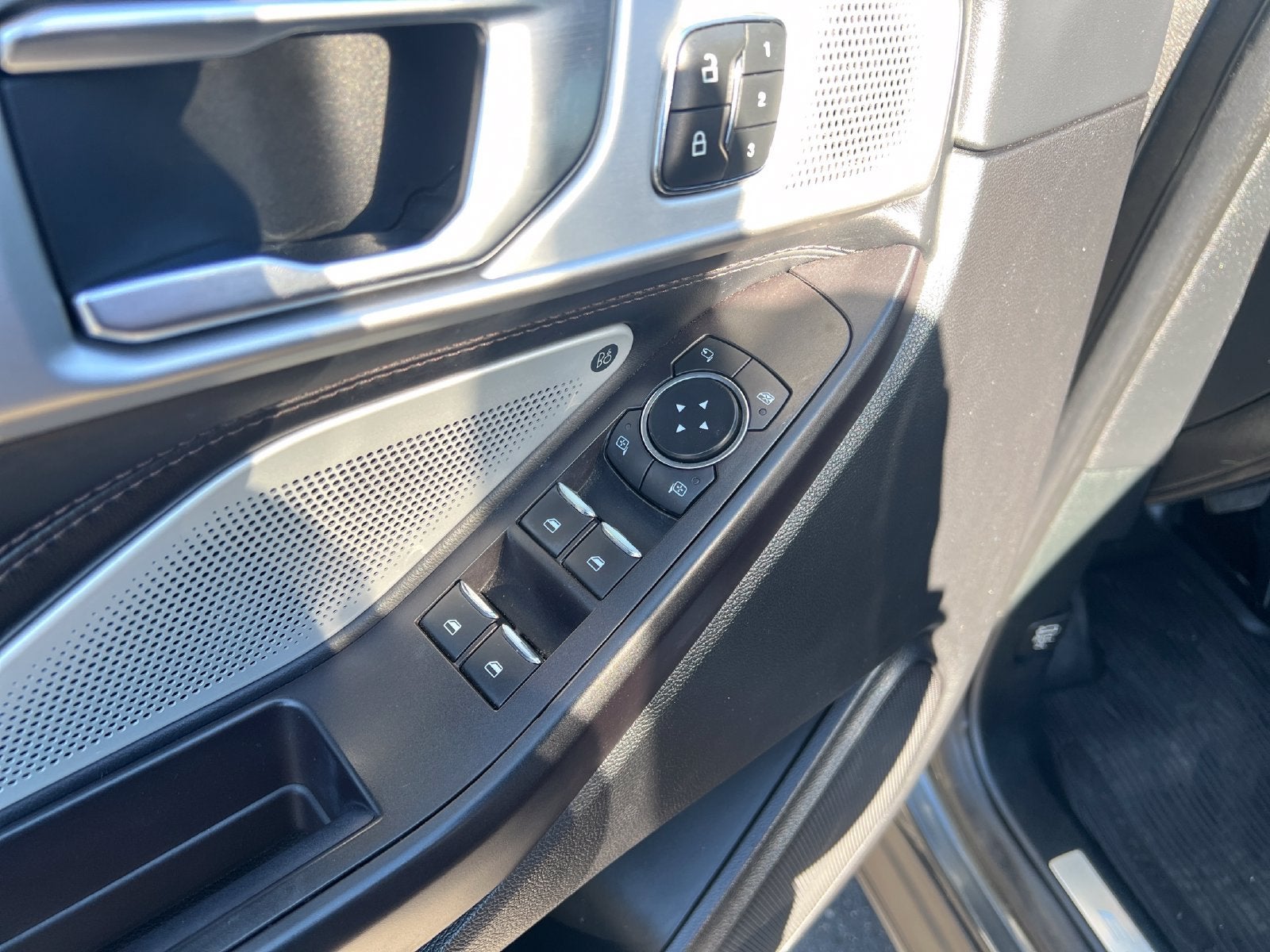 2020 Ford EXPLORER Base