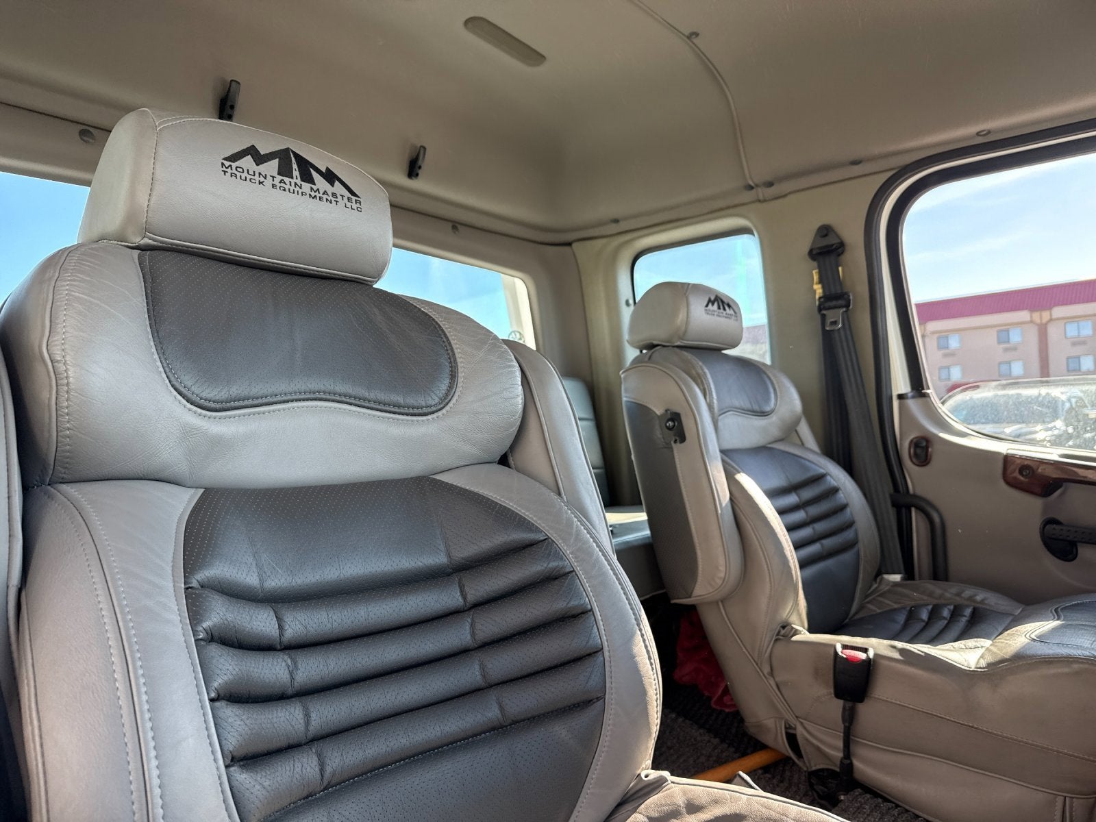 2007 Freightliner M-2 Base