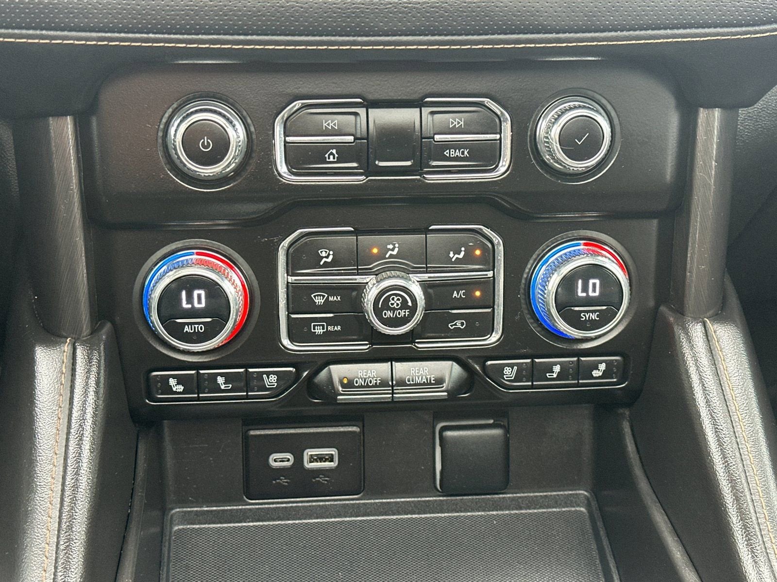 2023 GMC Yukon XL AT4