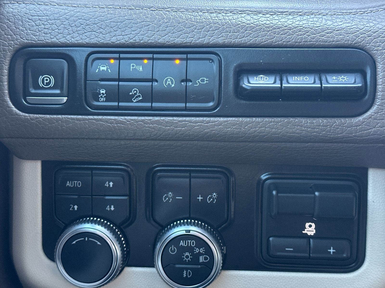 2021 GMC Yukon XL Denali - Photo 35