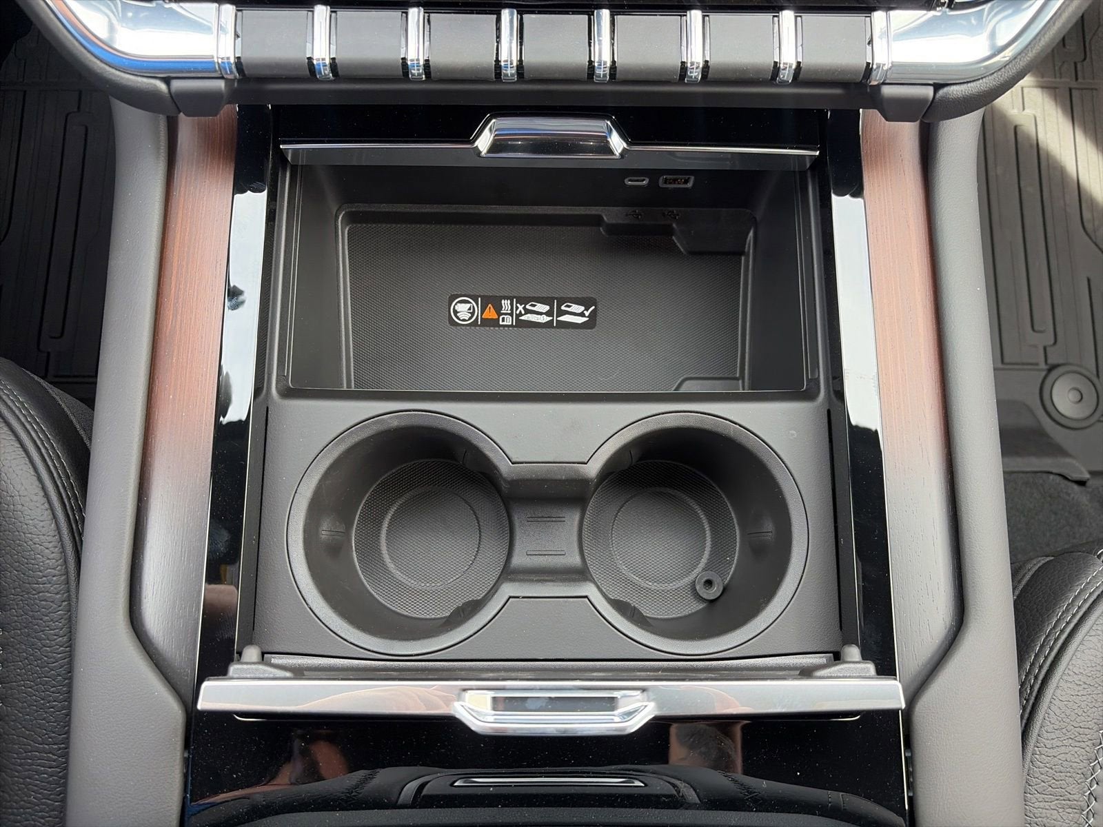 2026 GMC Yukon XL Denali - Photo 17