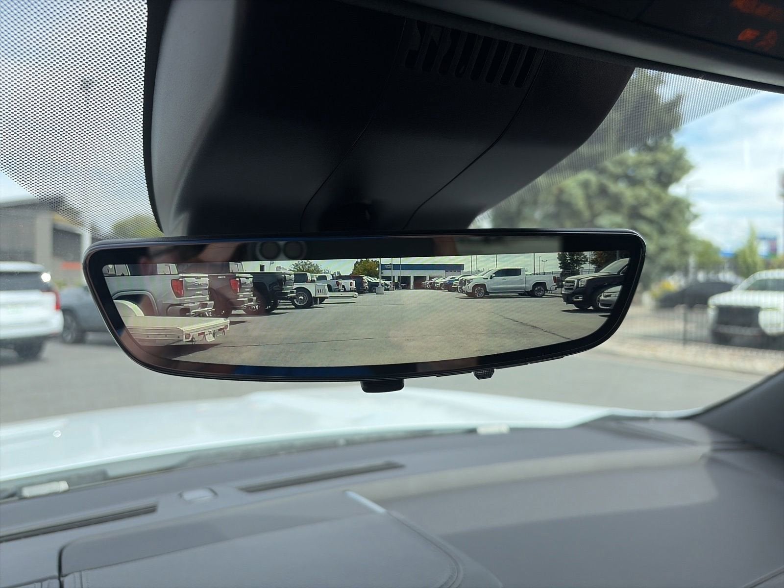 2026 GMC Yukon XL Denali - Photo 18