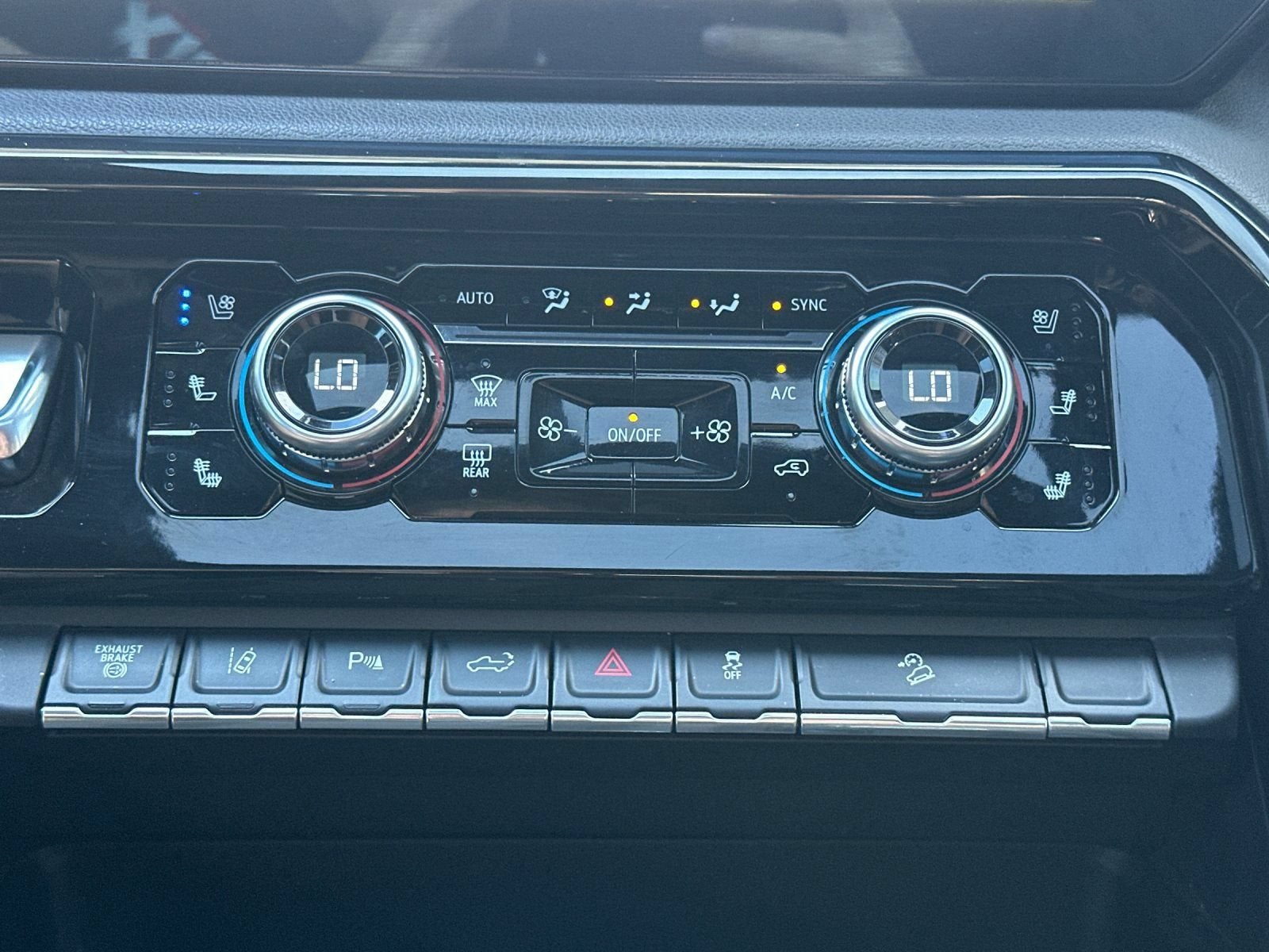 2024 GMC Sierra 3500HD AT4 - Photo 24