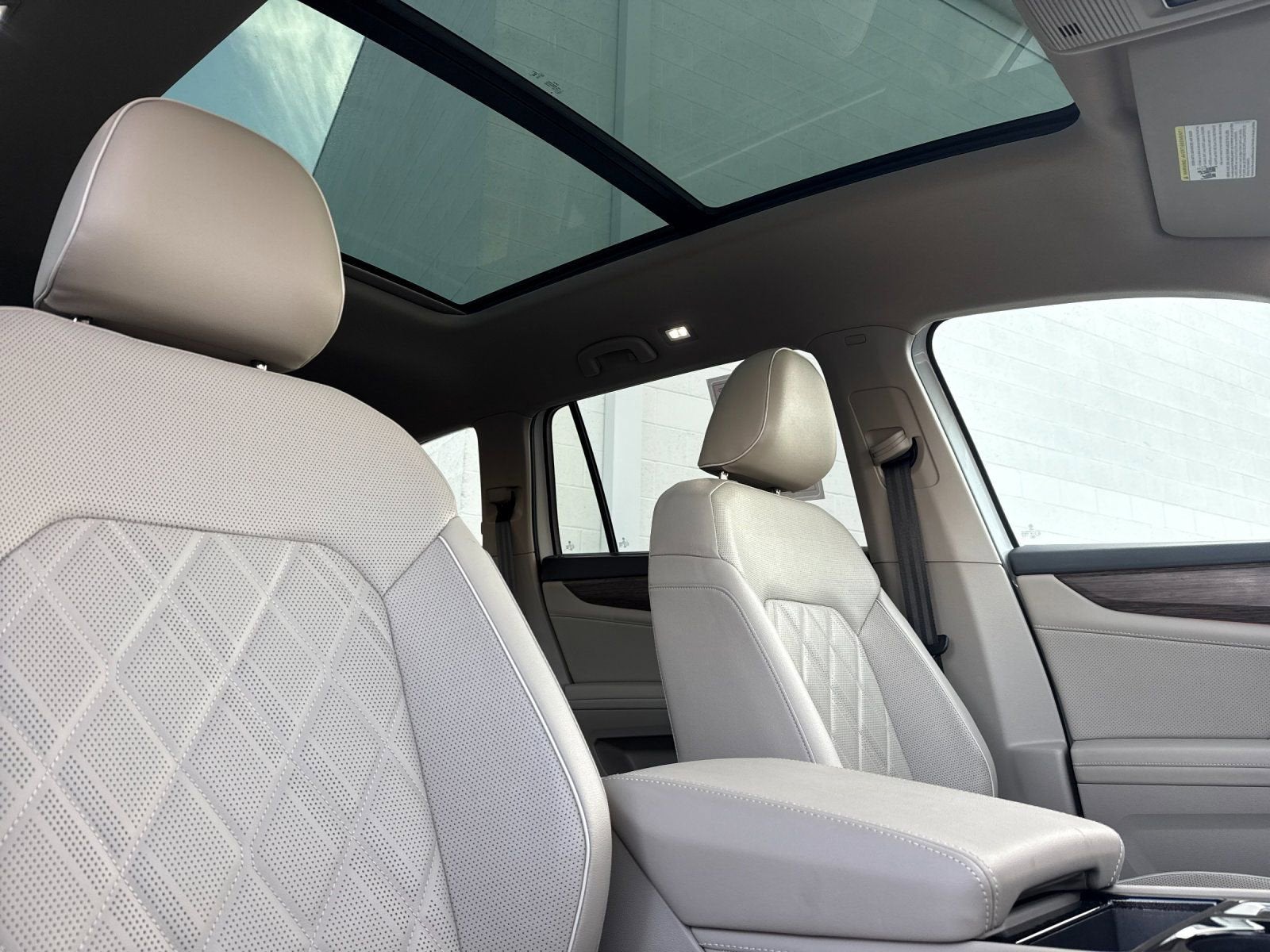 2024 Volkswagen Atlas 2.0T SEL Premium R-Line