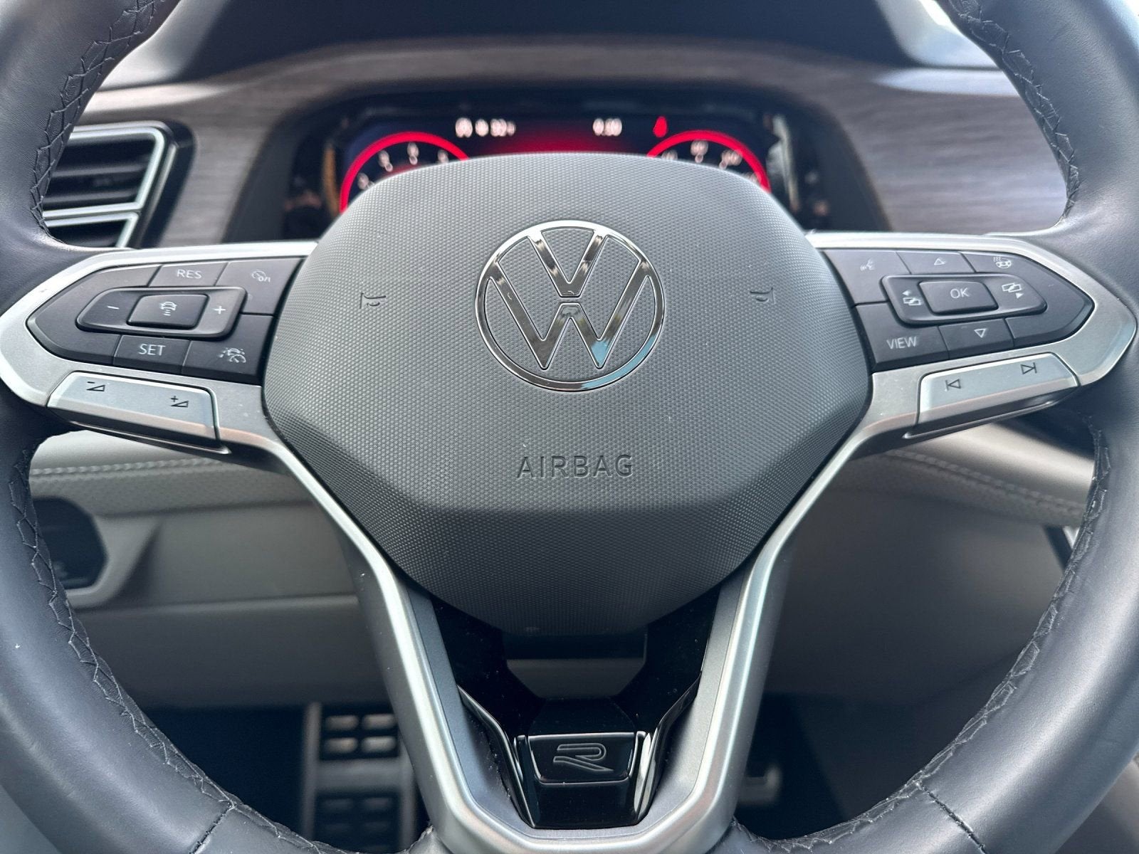 2024 Volkswagen Atlas 2.0T SEL Premium R-Line