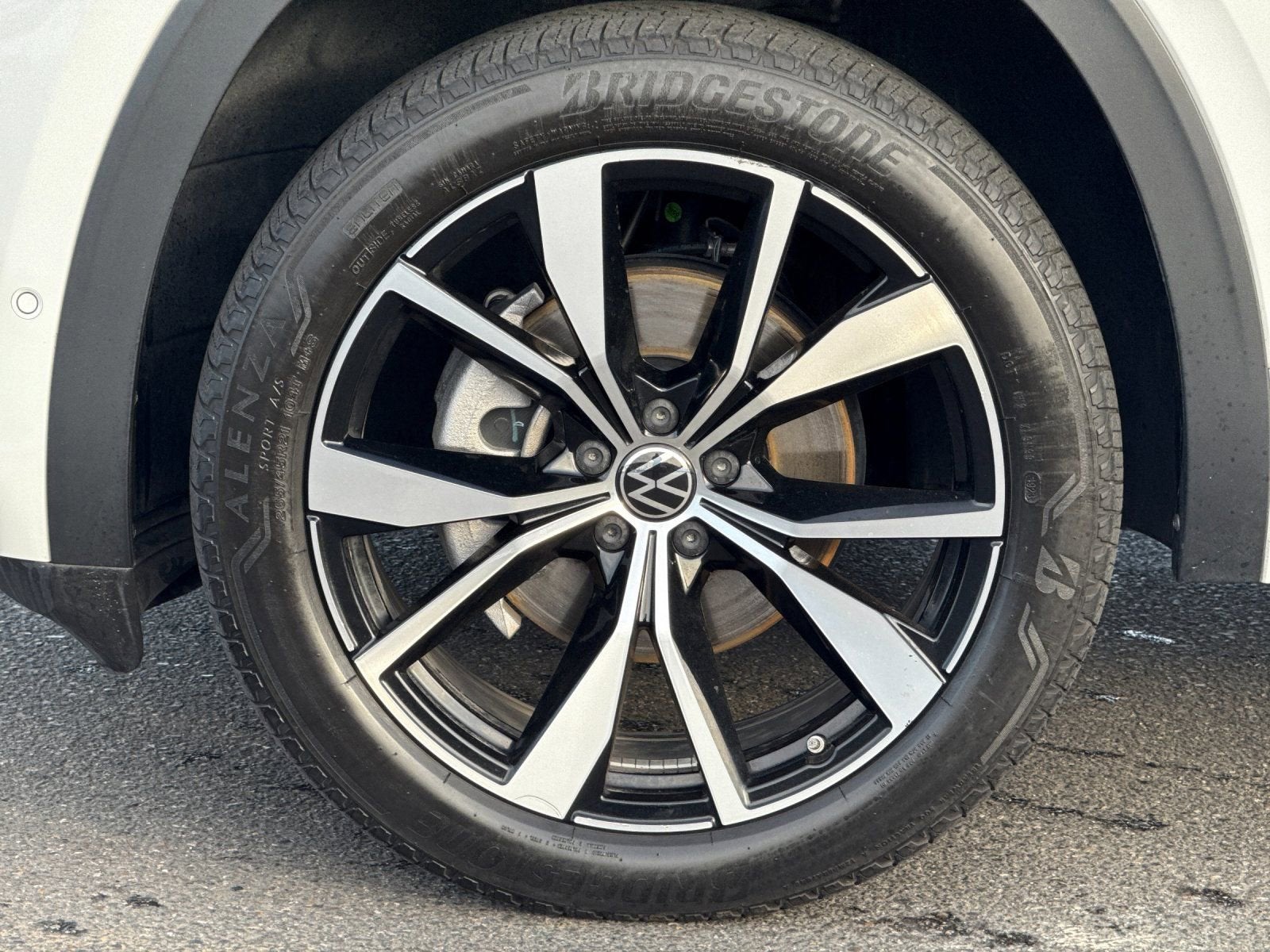 2024 Volkswagen Atlas 2.0T SEL Premium R-Line