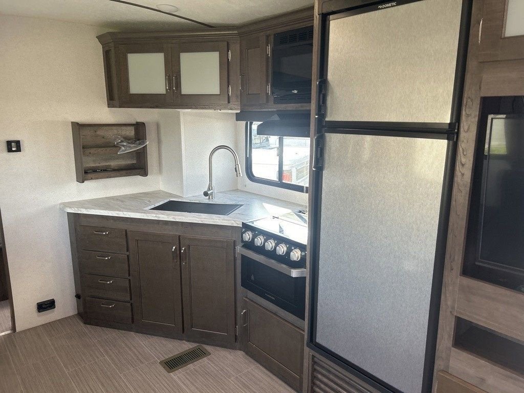 2020 KEYSTONE TRAVEL TRAILER Base