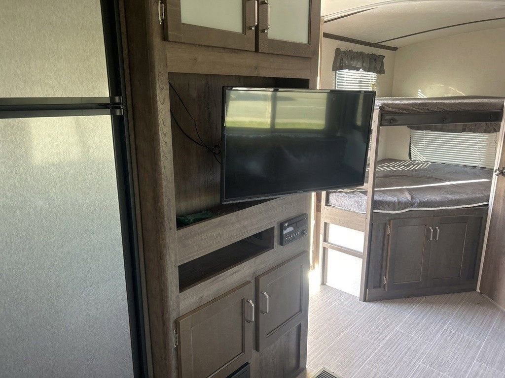 2020 KEYSTONE TRAVEL TRAILER Base