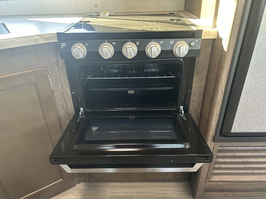 2020 KEYSTONE TRAVEL TRAILER Base