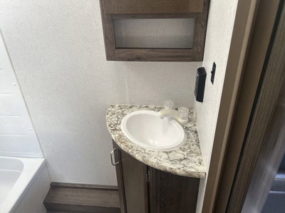 2020 KEYSTONE TRAVEL TRAILER Base