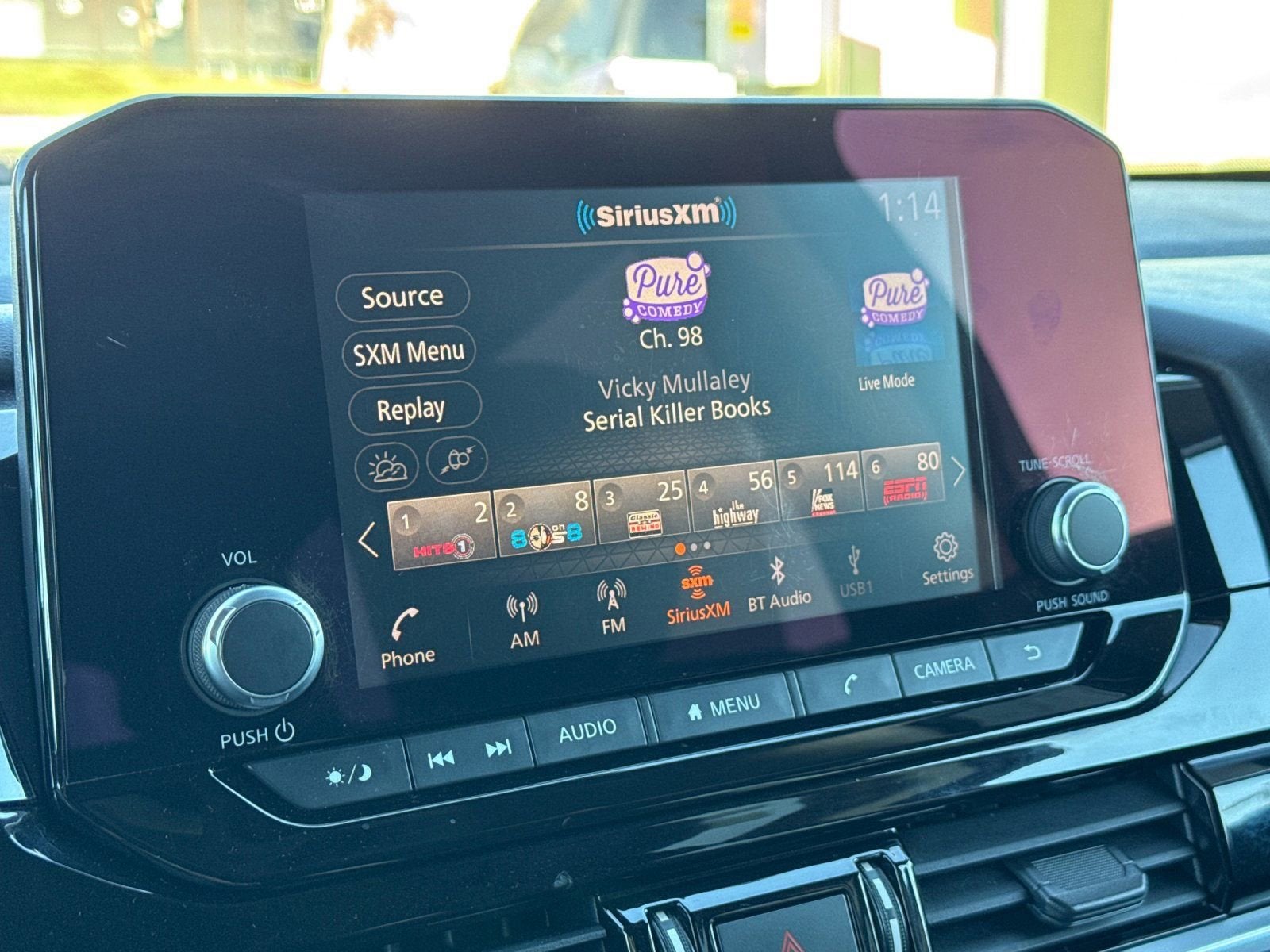 2022 Nissan Pathfinder SV